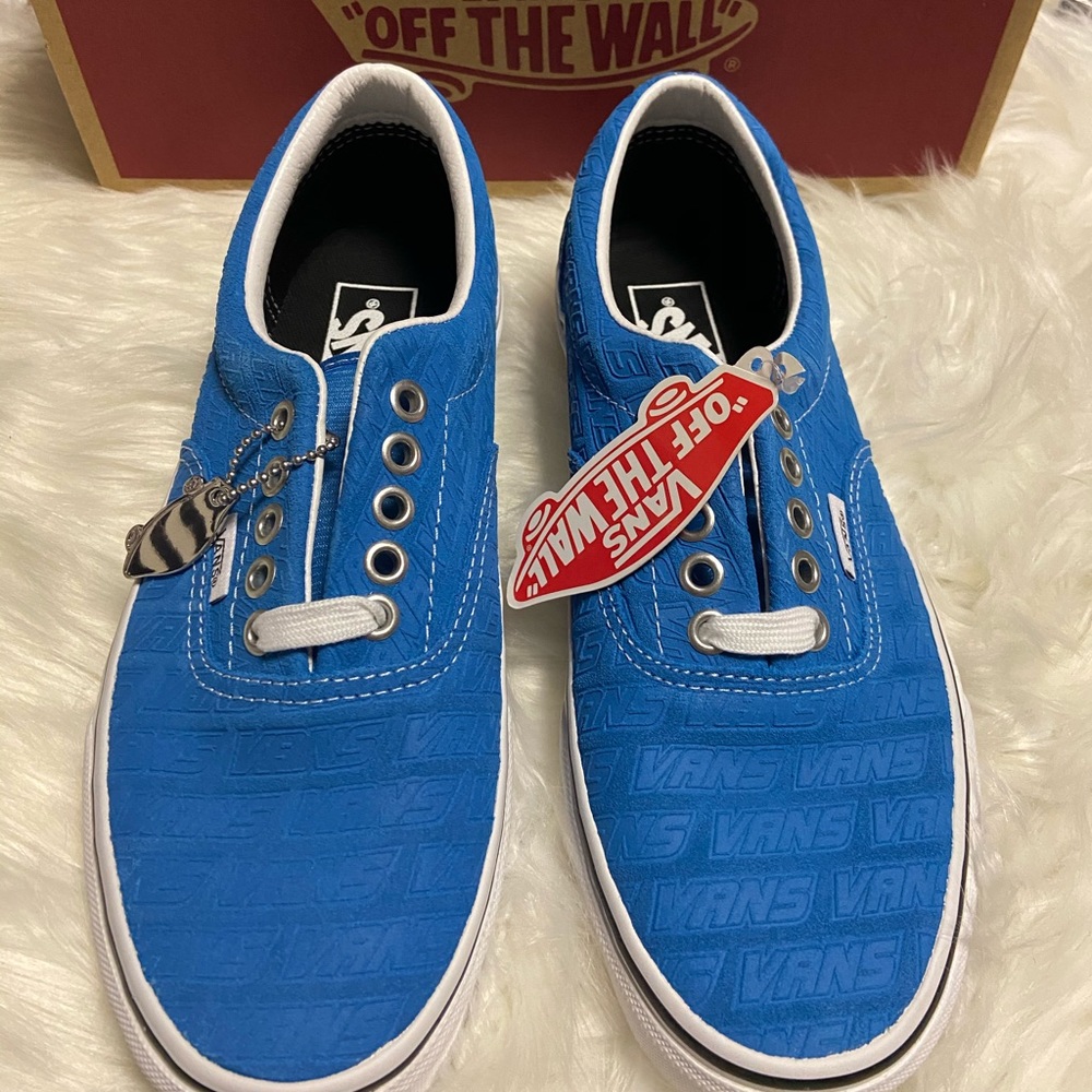 New in box Vans womens emboss blue